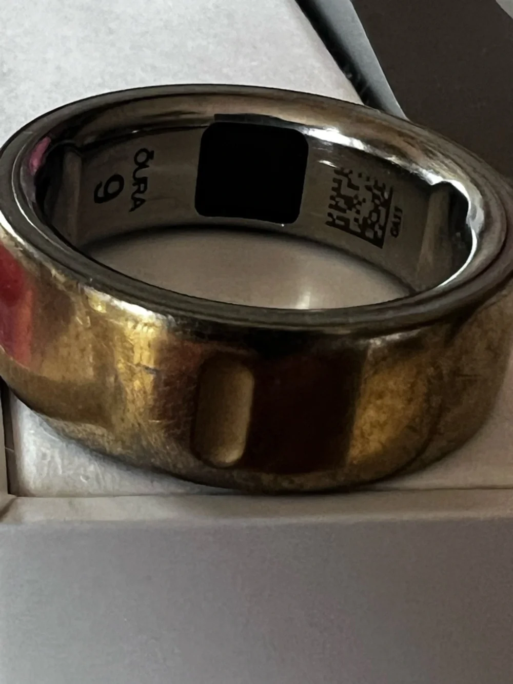 Oura Ring 4 with Charging Dock and Original Box